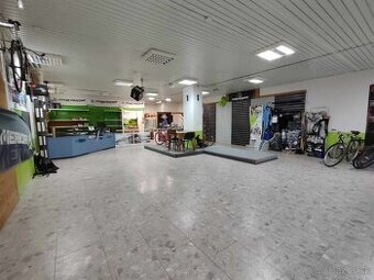 Na prenájom obchodné priestory v LEviciach, centrum