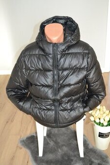 Prešívaná páperová bunda s kapucňou, veľkosť M