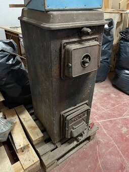 Predám masívny liatinový kotol / kachle PLUTO II – Plne funk