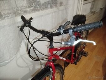 Cestný bicykel 28