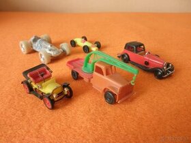 staré hračky z čias socializmu - plastové autíčka z NDR, NSR