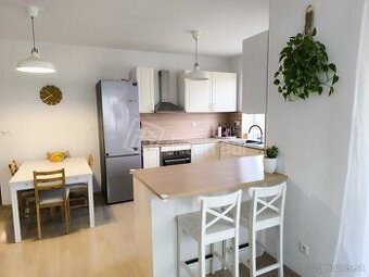 Svetlý, priestranný byt 87 m2 +7,04 m2 loggia, na skok…