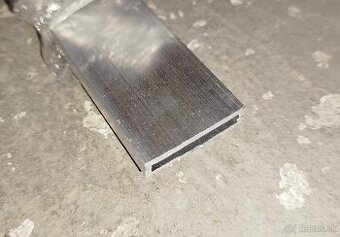 Hliníkový profil 40 mm x 10 mm x 3100 mm