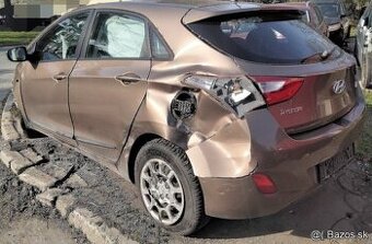 Hyundai i30 1.6 crdi 2012 predám motor a iné Hyundai i30 1.