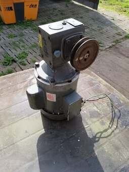 Elektromotor s prevodovkou