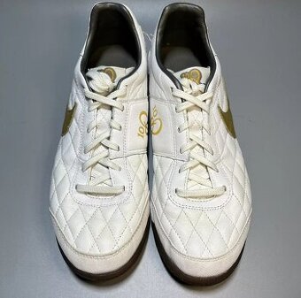 Nike Tiempo Ronaldinho R10 IC White/Gold