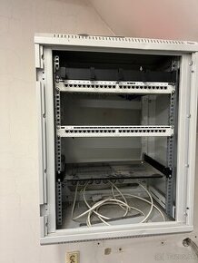 U rack - 1