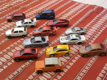 "HOT WHEELS"