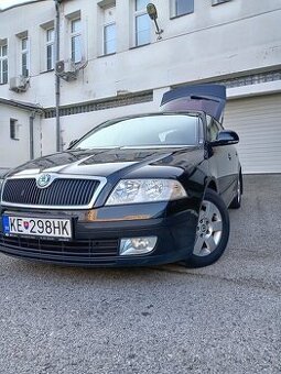 PREDÁM ŠKODA OCTAVIA 2 TOUR1,6 BENZIN r2011 KÚP. NA SLOV .