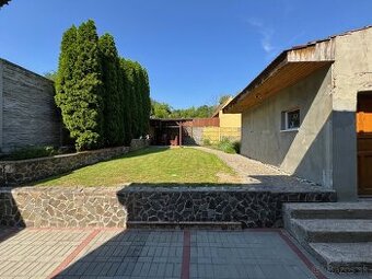 Veľký dvojgeneračný RD s bazénom v obci Petrova Ves