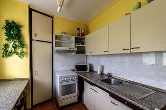 BEDES | Pôvodný 3 izbový byt v Sebedraží s garážou