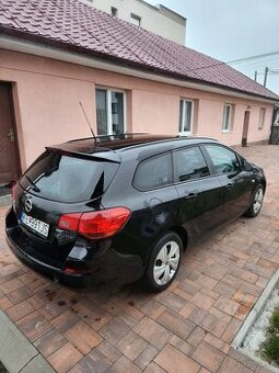 Opel Astra J Sport Tourer 2012