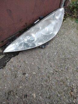 Peugeot 308 ľavé predné svetlo