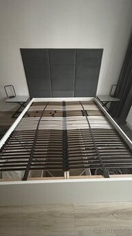 posteľ s úložným priestorom + nočné stolíky
