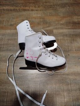 Predám detské korčule dievčenské 34