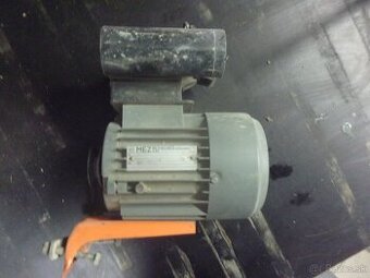 ELEKTROMOTOR Z MÍCHAČKY NA 220 V