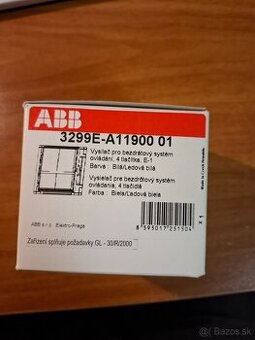 Vysielač radiofrekvenčného signálu štvortlačídlový