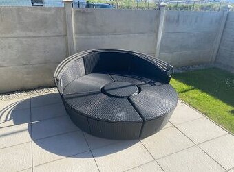 Okrúhla záhradná sedačka