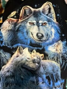 Tričko s vlkmi svieti