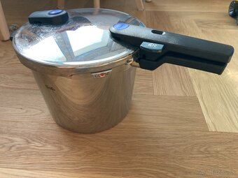 Pretlakovy hrniec Fissler 6L