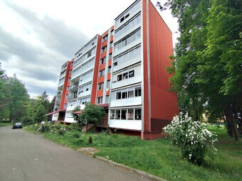 Priestranný 4-izbový byt s loggiou a krásnym výhľadom.