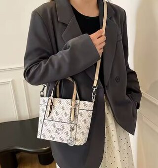 kabelka Guess biela
