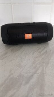 Prenosný bezdrôtový bluetooth reproduktor.