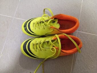 Darujeme detské futbalové kopačky č. 33