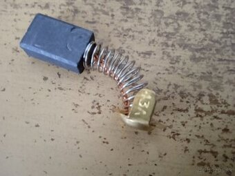 uhlíky 11x7mm