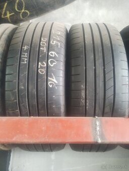 Pneu 215/60R16