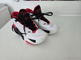 Tenisky Air Jordan Max Aura 4