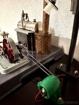 Wilesco parný stroj s generatorom a lampou