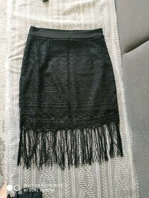 Štýlová sukňa so strapcami - M/L