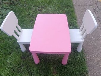 MANMUT stôl a stoličky