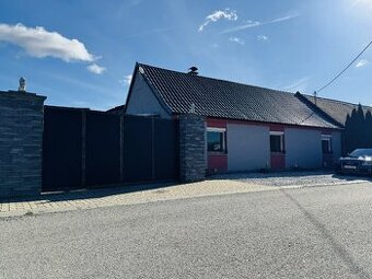 Na predaj priestranný 4i RD v obci Gajary.