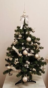 Vianočný stromček 90cm + dekorácie.