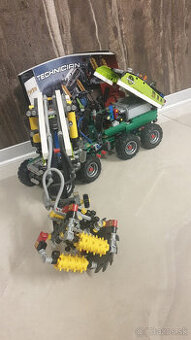 Stavebnica - lesny stroj