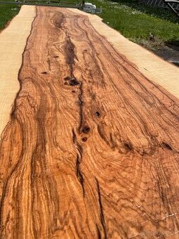 JASEŇOVÉ REZIVO OLIVE ASH / Očkové drevo / Live edge