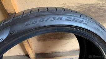 285/35r22 Pirelli letne