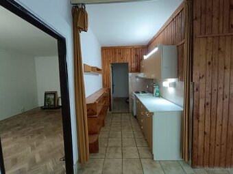 Priestranný byt vo výbornej lokalite mesta Tlmače-Lipník