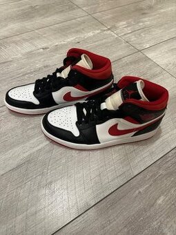Air Jordan 1 Mid Gym Red Black White