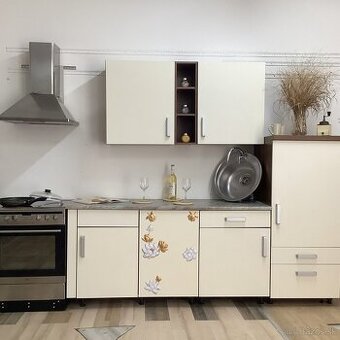 Svetlá moderná kuchyňa IRMA