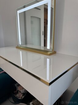 Kozmeticky stol hollywoodske zrkadlo led