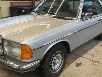 Mercedes 230C + 230 CE , W123, oba manuál