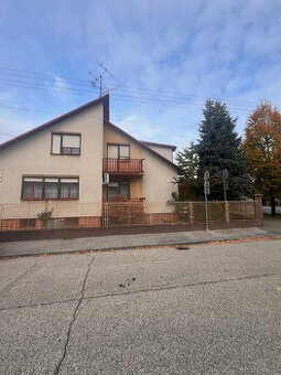 Znížená cena len 230 000 eu. Dvojgeneračný rodinný dom blízk