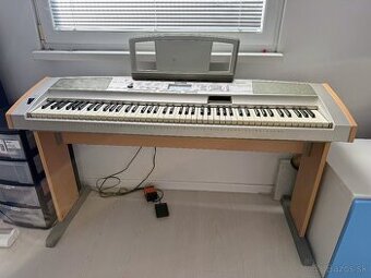 Piano Yamaha Portable Grand DGX-500