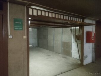 Prenájom: veľká garáž k 1.5., 23m2, Raketová, elekt.+voda+WC