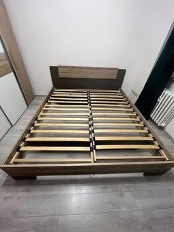 Manželská posteľ s roštami