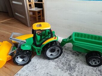 Traktor s vleckou