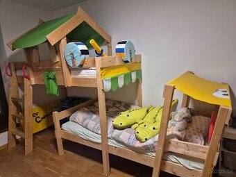 Detska poschodova postel s hracimi prvkami